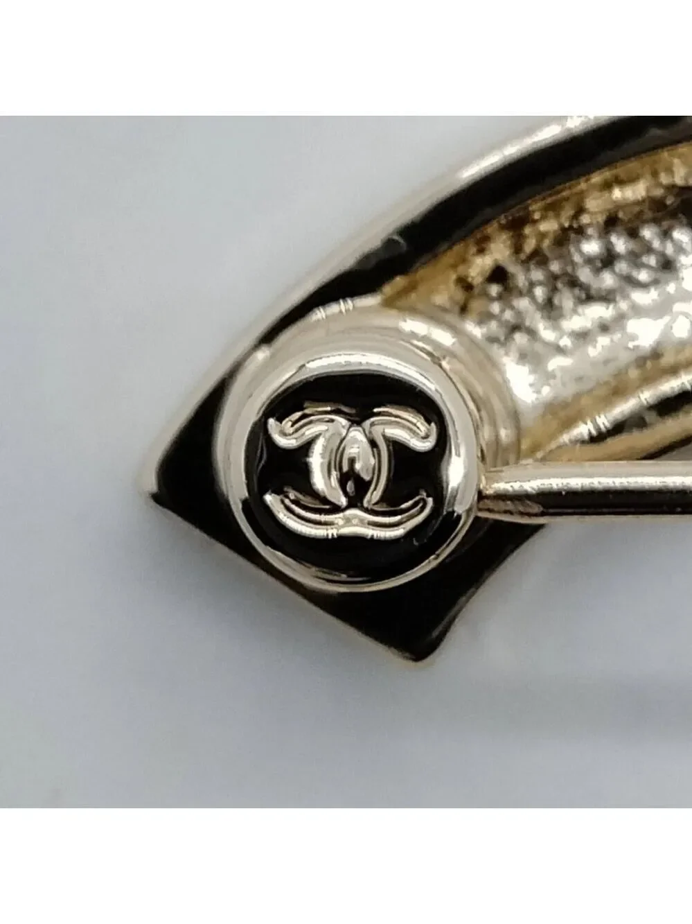 Chanel Brooch Pin Gold Black B24 B 597-050925